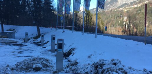 E-Ladesäulen in Vandans bei der Talstation des Bewegungsberg Golm | © Golm Silvretta Lünersee Tourismus GmbH Bregenz E-Ladesäulen in Vandans bei der Talstation des Bewegungsberg Golm | © Golm Silvretta Lünersee Tourismus GmbH Bregenz