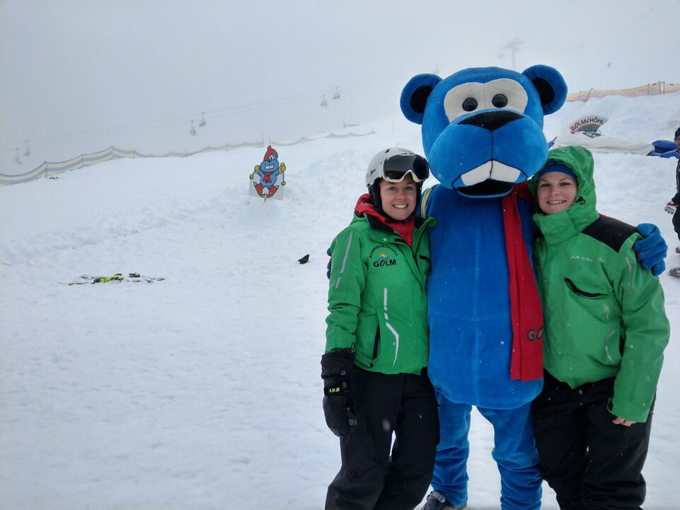 Teresa und Lea mit Golmi - Bewegungsberg Golm im Montafon | © Golm Silvretta Lünersee Tourismus GmbH Bregenz