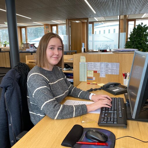 Lehrling Leonie Battlogg bei der Arbeit | © Golm Silvretta Lünersee Tourismus GmbH Bregenz Lehrling Leonie Battlogg bei der Arbeit | © Golm Silvretta Lünersee Tourismus GmbH Bregenz