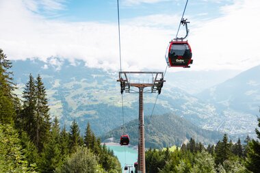 Golmerbahn-Gondelbahn am Erlebnisberg Golm im Montafon, umgeben von alpiner Berglandschaft | © Golm Silvretta Lünersee Tourismus GmbH Bregenz, Mathaeus Gartner