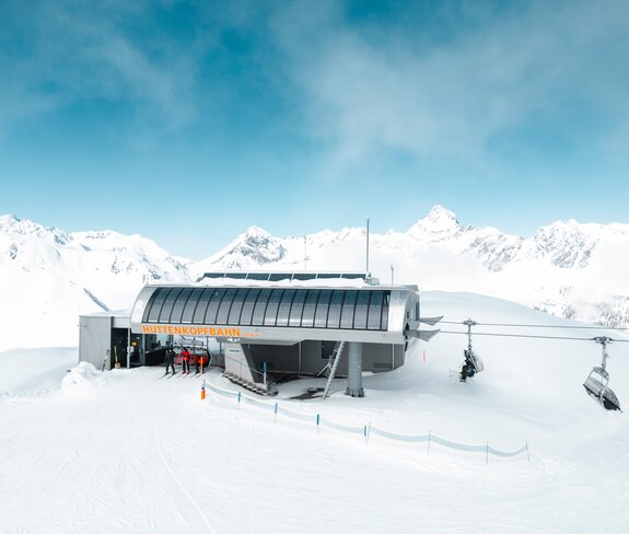 Hüttenkopfbahn am Erlebnisberg Golm | © Golm Silvretta Lünersee Tourismus GmbH Bregenz, Mathaeus Gartner Photovoltaik-Sesselbahn am Erlebnisberg Golm im Montafon von oben fotografiert | © Golm Silvretta Lünersee Tourismus GmbH Bregenz, Mathaeus Gartner