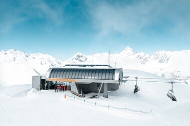 Hüttenkopfbahn at Erlebnisberg Golm | © Golm Silvretta Lünersee Tourismus GmbH Bregenz, Mathaeus Gartner Photovoltaic chairlift on the Golm Erlebnisberg in Montafon photographed from the top | © Golm Silvretta Lünersee Tourismus GmbH Bregenz, Mathaeus Gartner