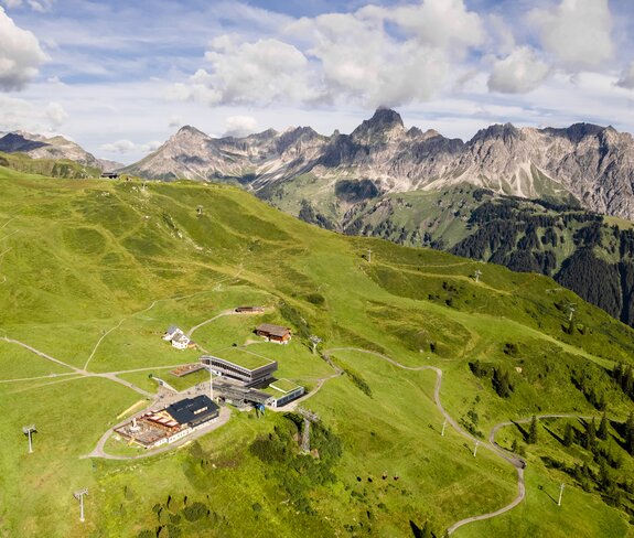 Rendering Neubau Bergrestaurant Grüneck | © Golm Silvretta Lünersee Tourismus GmbH Bregenz Rendering vom Neubau Bergrestaurant Grüneck von oben | © Golm Silvretta Lünersee Tourismus GmbH Bregenz