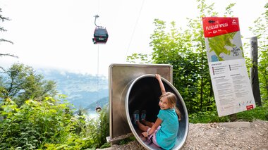 Junges Mädchen, welches sich gerade am Start einer Rutsche im Waldrutschenpark-Golm befindet | © Golm Silvretta Lünersee Tourismus GmbH Bregenz, Mathäus Gartner