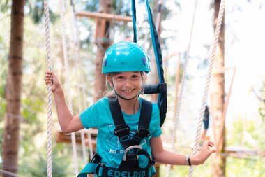 Kind, dass im Waldseilpark-Golm klettert | © Golm Silvretta Lünersee Tourismus GmbH Bregenz, Mathaeus Gartner