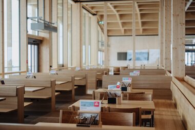 Innenaufnahme vom Restaurant Grüneck am Golm | © Golm Silvretta Lünersee Tourismus GmbH Bregenz, Philipp Schilcher